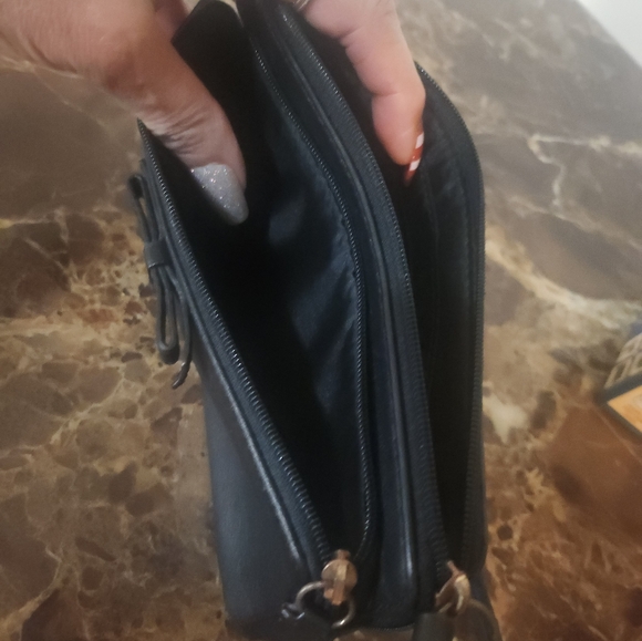 Coach Shiny Black Leather Wristlet EUC - Picture 2 of 16